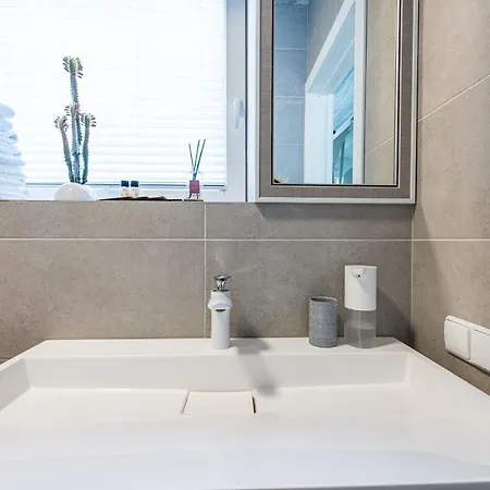 In The Forest 아파트 팔랑가