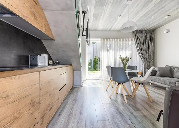 In The Forest شقة *